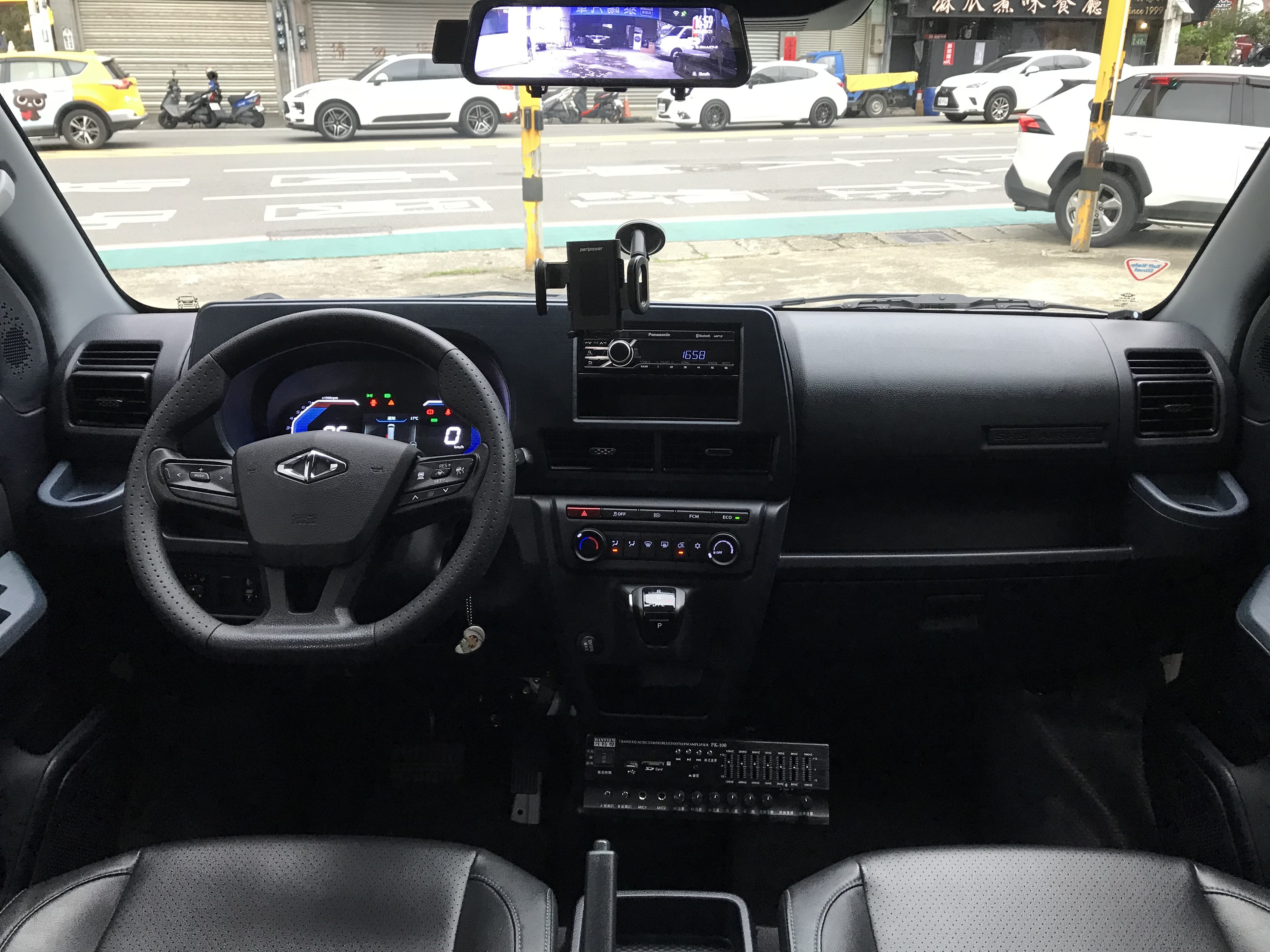 2025 雙色 豪華客車版 中華 CMC J Space 廂型車 #5人座 #自排 #僅跑6千 #一手車 #全速域acc #lka車道置中 #前後行車紀錄器 #倒車顯影 #廣播擴大機 #底盤廣播喇叭 請直接來電 ☎ : 0９80-558-9  第5張相片