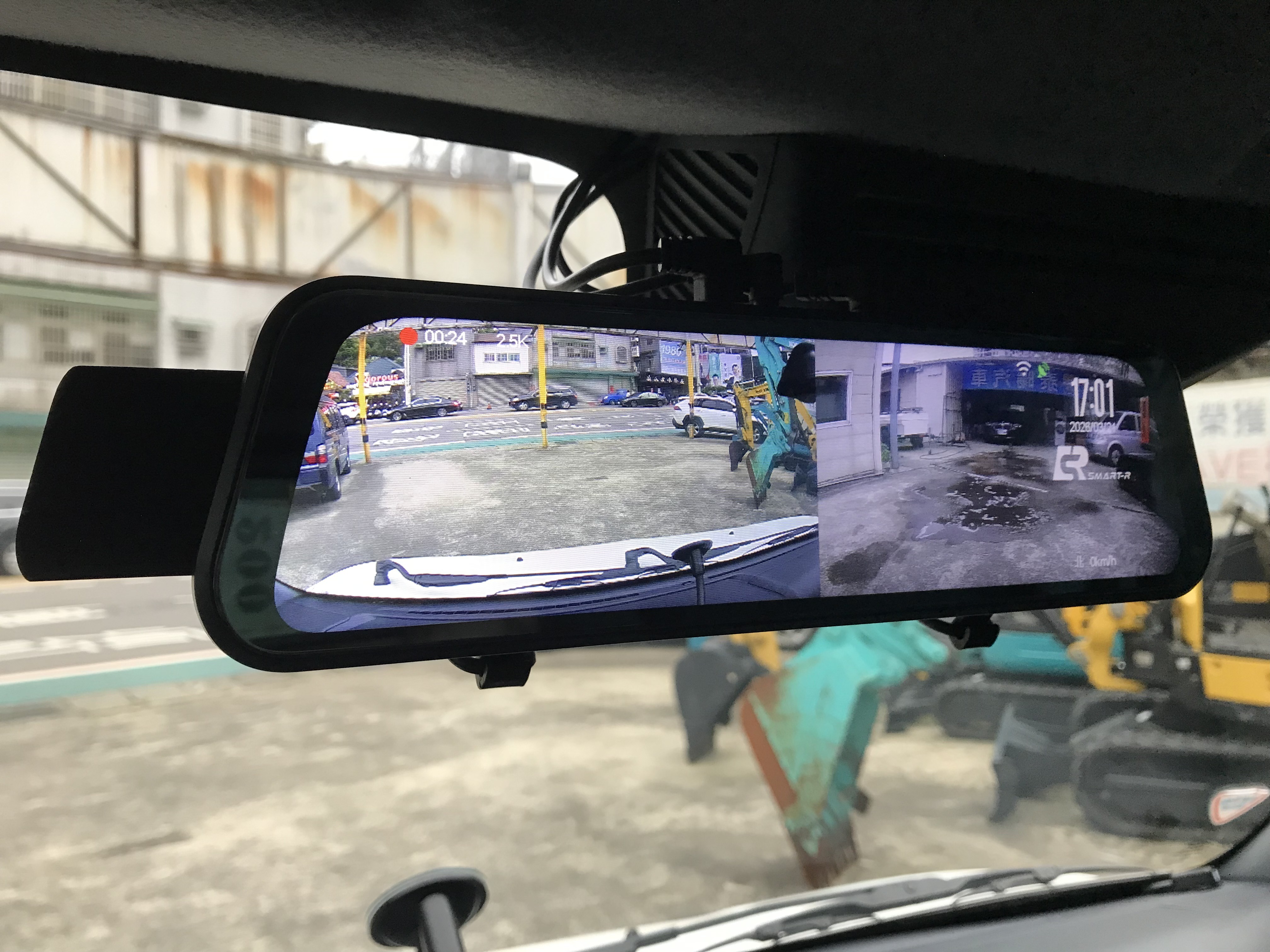 2025 雙色 豪華客車版 中華 CMC J Space 廂型車 #5人座 #自排 #僅跑6千 #一手車 #全速域acc #lka車道置中 #前後行車紀錄器 #倒車顯影 #廣播擴大機 #底盤廣播喇叭 請直接來電 ☎ : 0９80-558-9  第7張相片