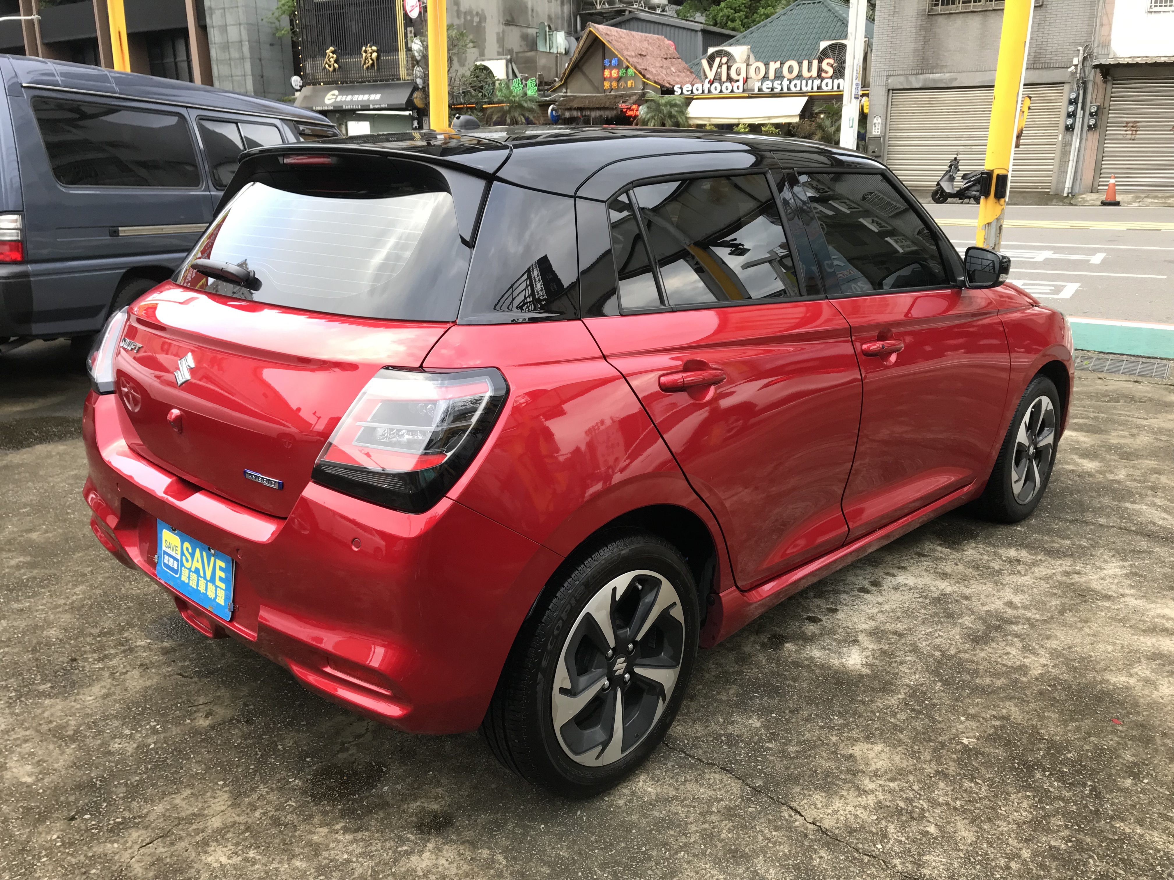 2025年式 Suzuki Swift 1.2 GLX 輕油電 #僅跑1萬 #一手車 #原版件 #原廠保固中 ⭕ACC跟車⭕車道偏離警示⭕盲點偵測 請直接來電 ☎ : 0980-558-999 (訊息回覆較慢)  第2張相片