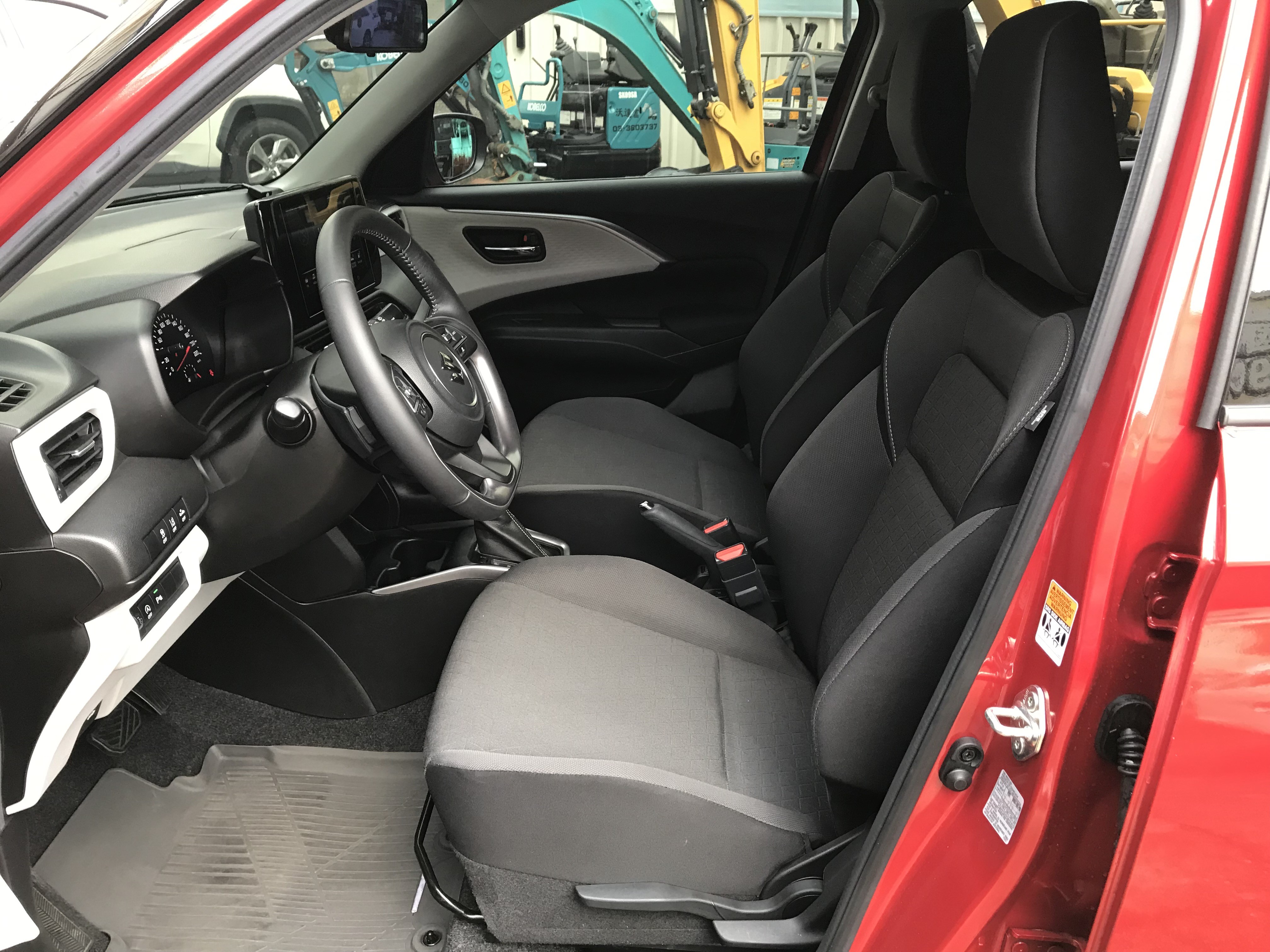 2025年式 Suzuki Swift 1.2 GLX 輕油電 #僅跑1萬 #一手車 #原版件 #原廠保固中 ⭕ACC跟車⭕車道偏離警示⭕盲點偵測 請直接來電 ☎ : 0980-558-999 (訊息回覆較慢)  第3張相片