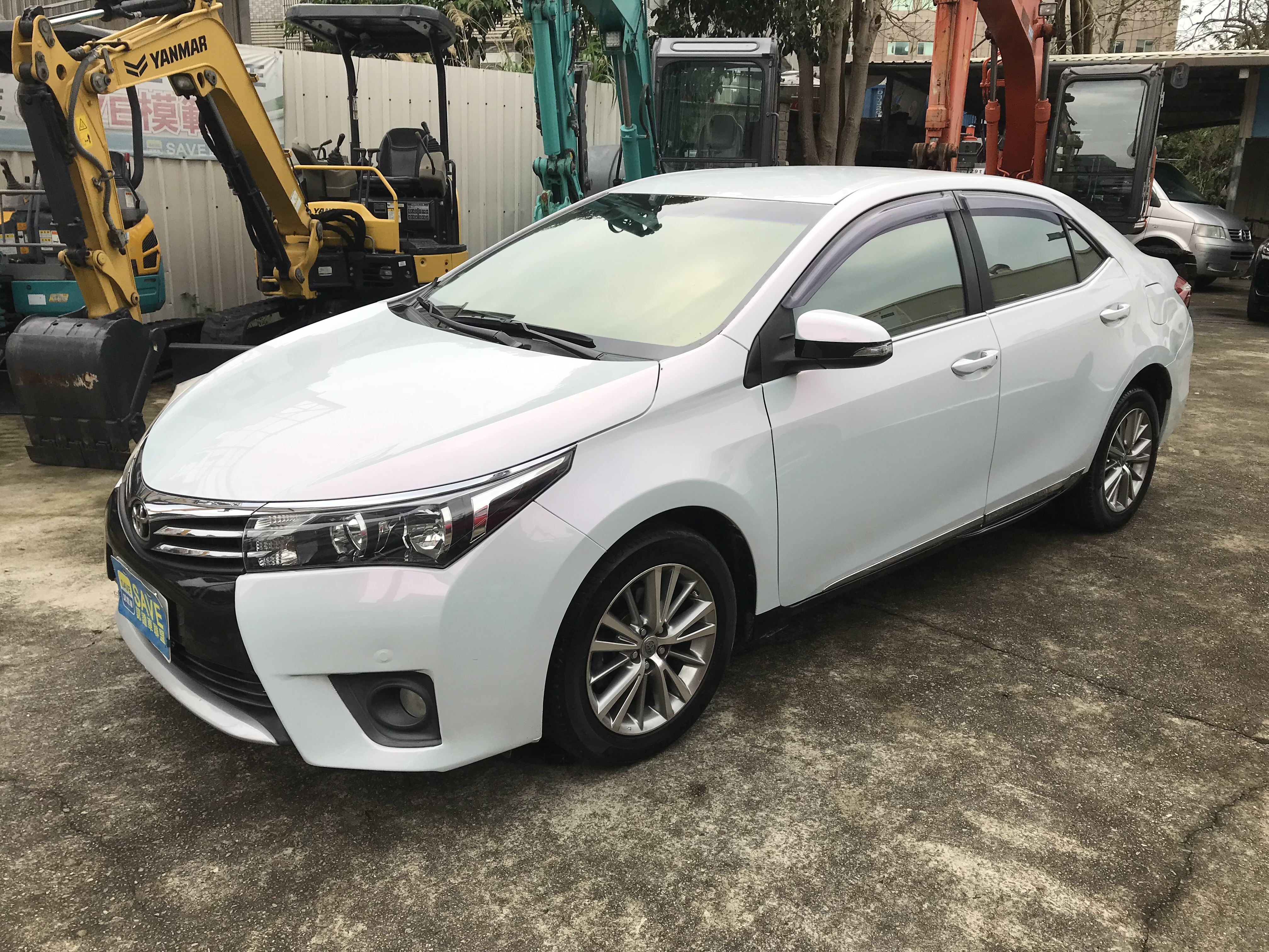2013 Toyota 豐田 Corolla Altis 阿提斯 1.8 國民神車 #原鈑件 #僅跑14萬 #省油省稅 #維修保養便宜 請直接來電 ☎ : 0９80-558-999 (訊息回覆較慢)  第1張相片