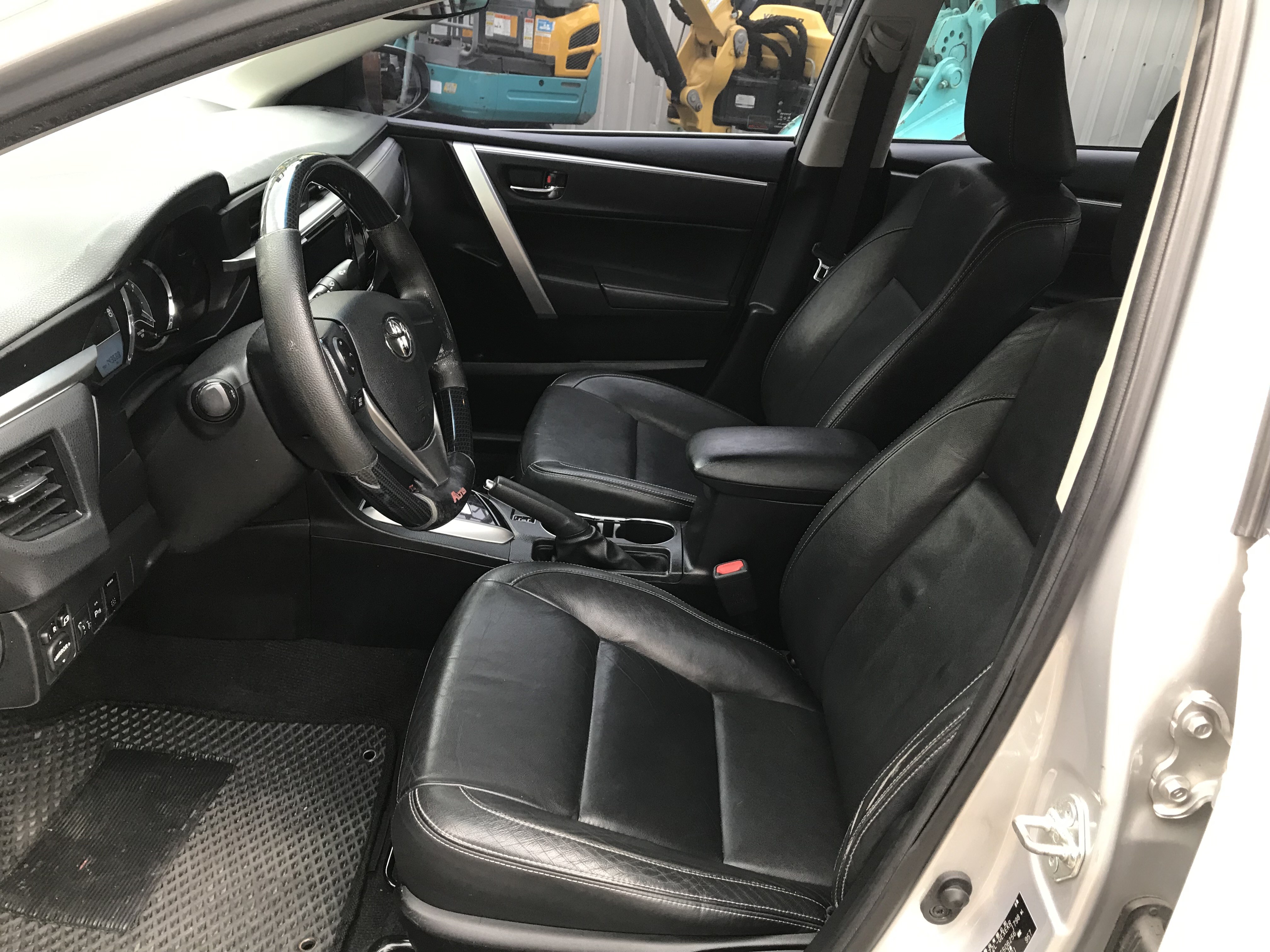 2013 Toyota 豐田 Corolla Altis 阿提斯 1.8 國民神車 #原鈑件 #僅跑14萬 #省油省稅 #維修保養便宜 請直接來電 ☎ : 0９80-558-999 (訊息回覆較慢)  第3張相片