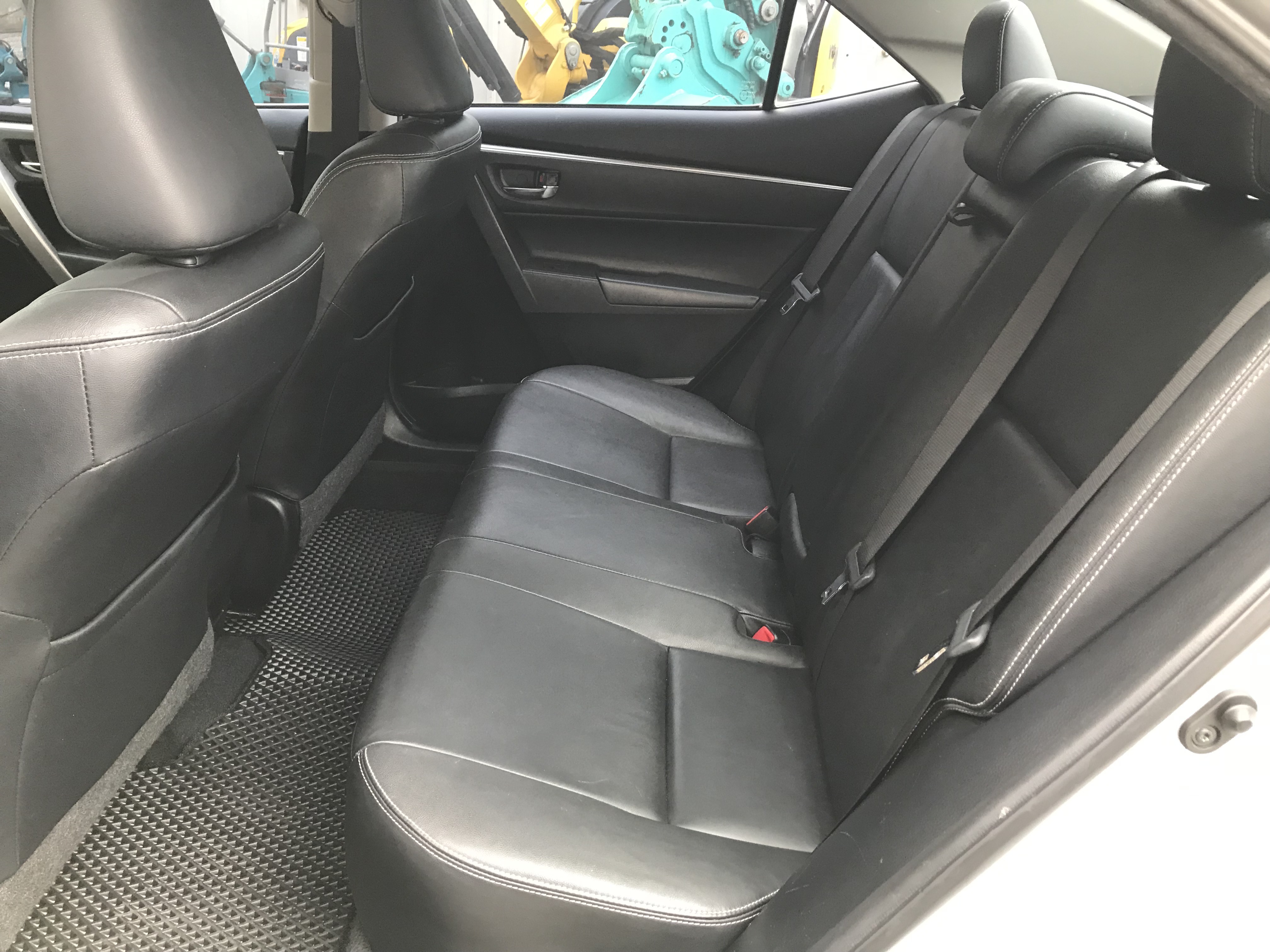 2013 Toyota 豐田 Corolla Altis 阿提斯 1.8 國民神車 #原鈑件 #僅跑14萬 #省油省稅 #維修保養便宜 請直接來電 ☎ : 0９80-558-999 (訊息回覆較慢)  第4張相片