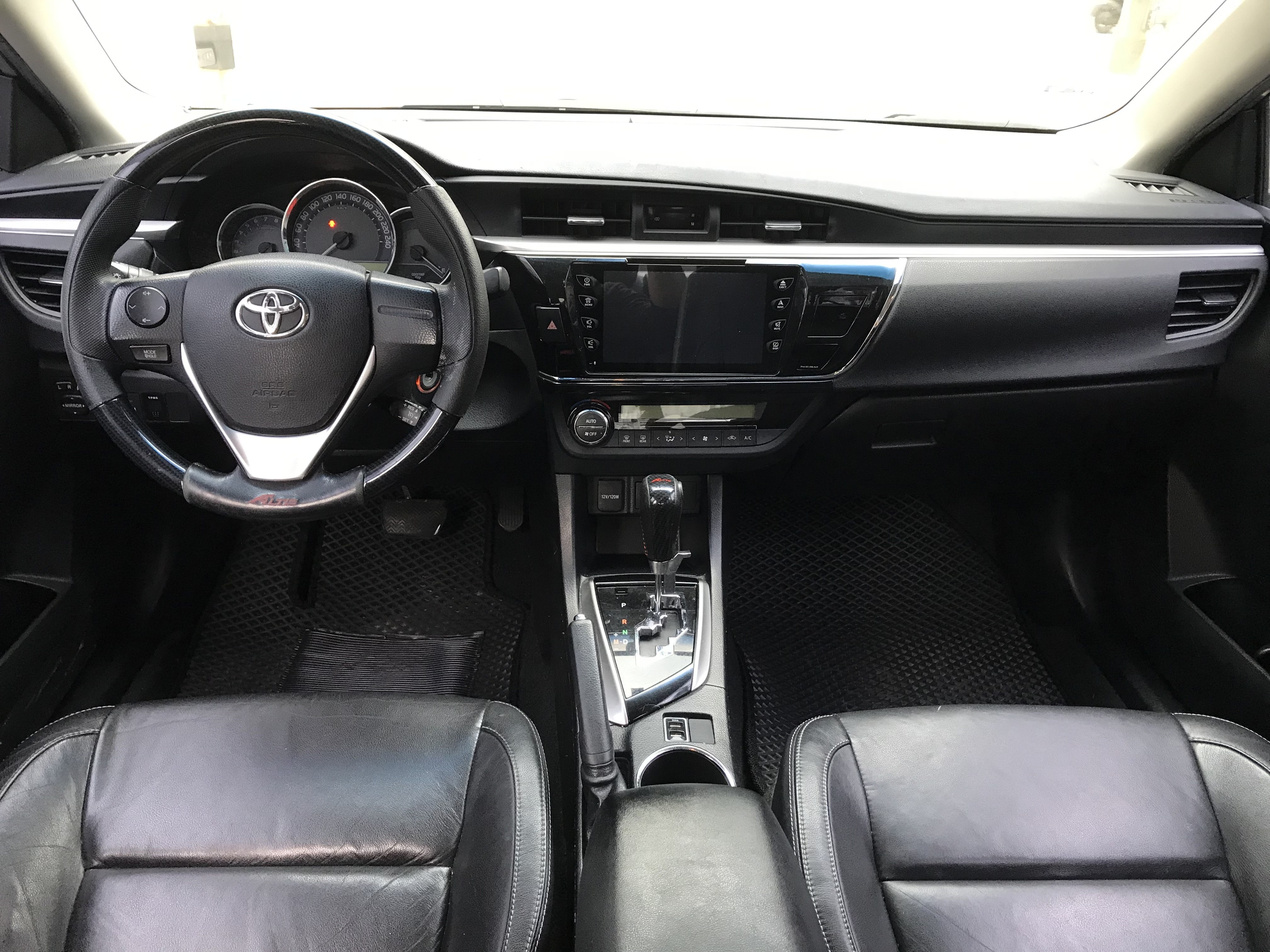 2013 Toyota 豐田 Corolla Altis 阿提斯 1.8 國民神車 #原鈑件 #僅跑14萬 #省油省稅 #維修保養便宜 請直接來電 ☎ : 0９80-558-999 (訊息回覆較慢)  第5張相片