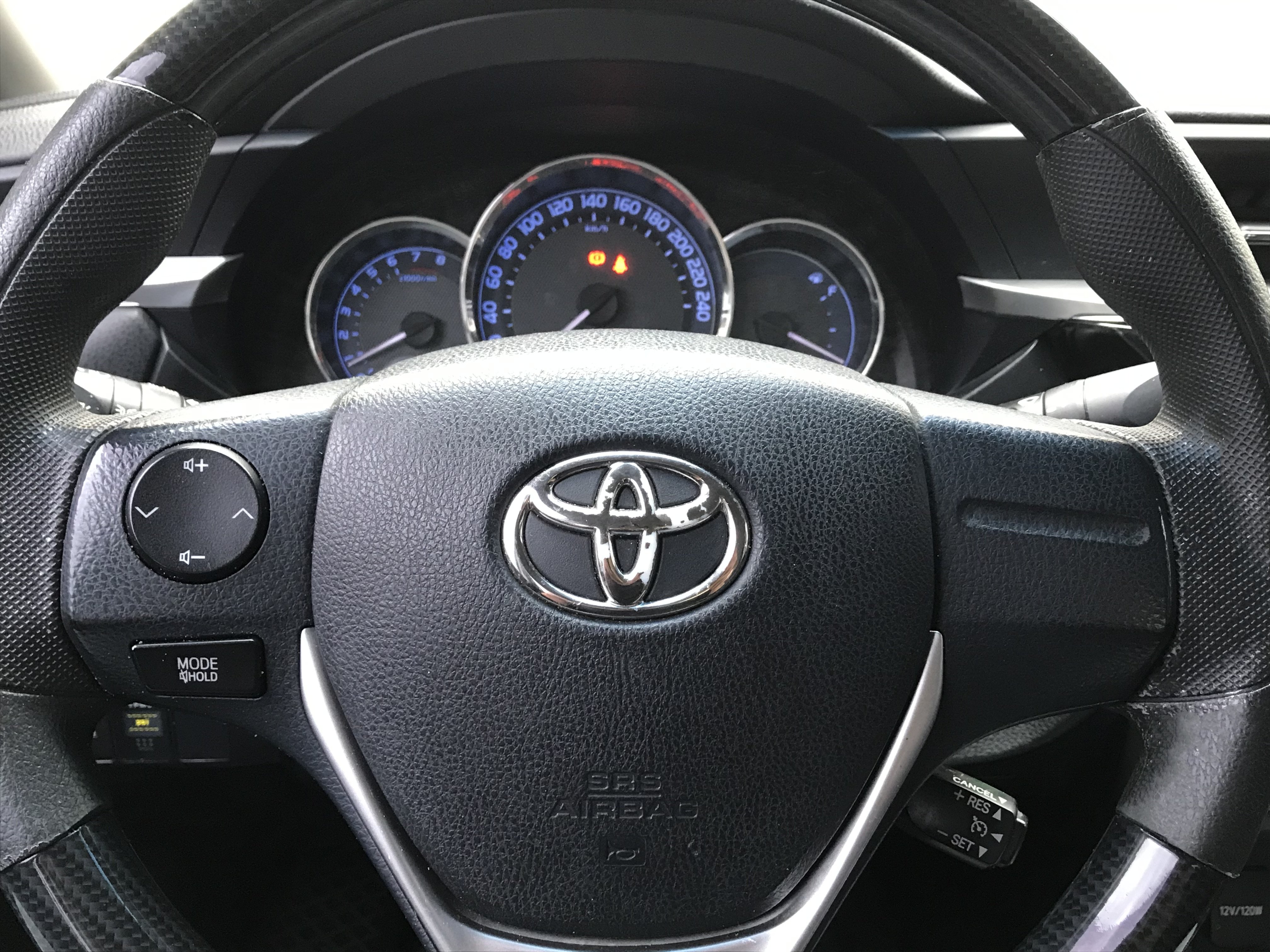 2013 Toyota 豐田 Corolla Altis 阿提斯 1.8 國民神車 #原鈑件 #僅跑14萬 #省油省稅 #維修保養便宜 請直接來電 ☎ : 0９80-558-999 (訊息回覆較慢)  第7張相片