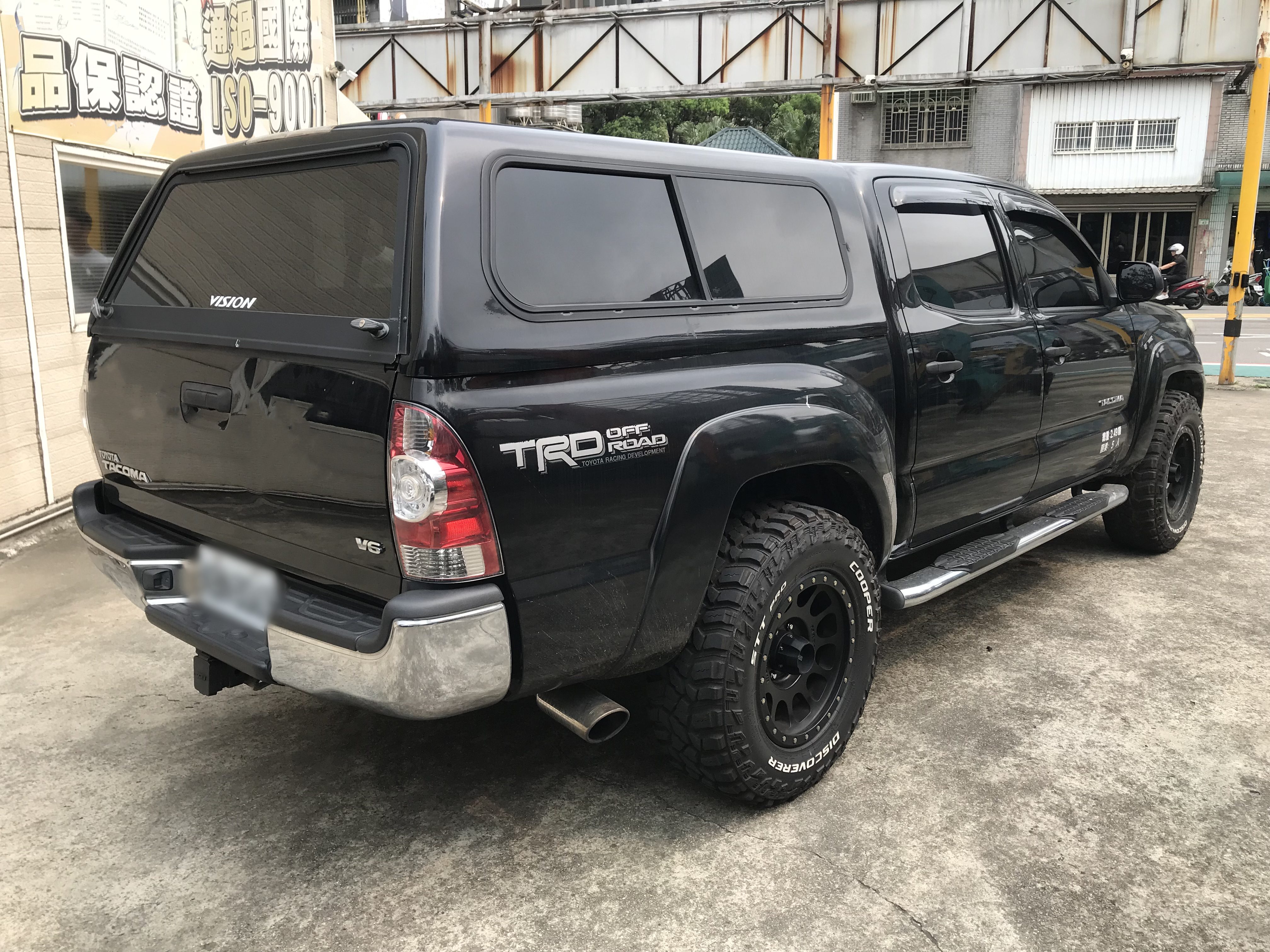 2011 TOYOTA TACOMA 4.0 4X4 Off-Road版 #里程少 #原鈑件 #安卓機 #trd排氣管 #mt胎越野圈 #側踏板 #後廂蓋 #拖車勾 請直接來電 ☎ : 0９80-558-999 (訊息回覆較慢)  第2張相片