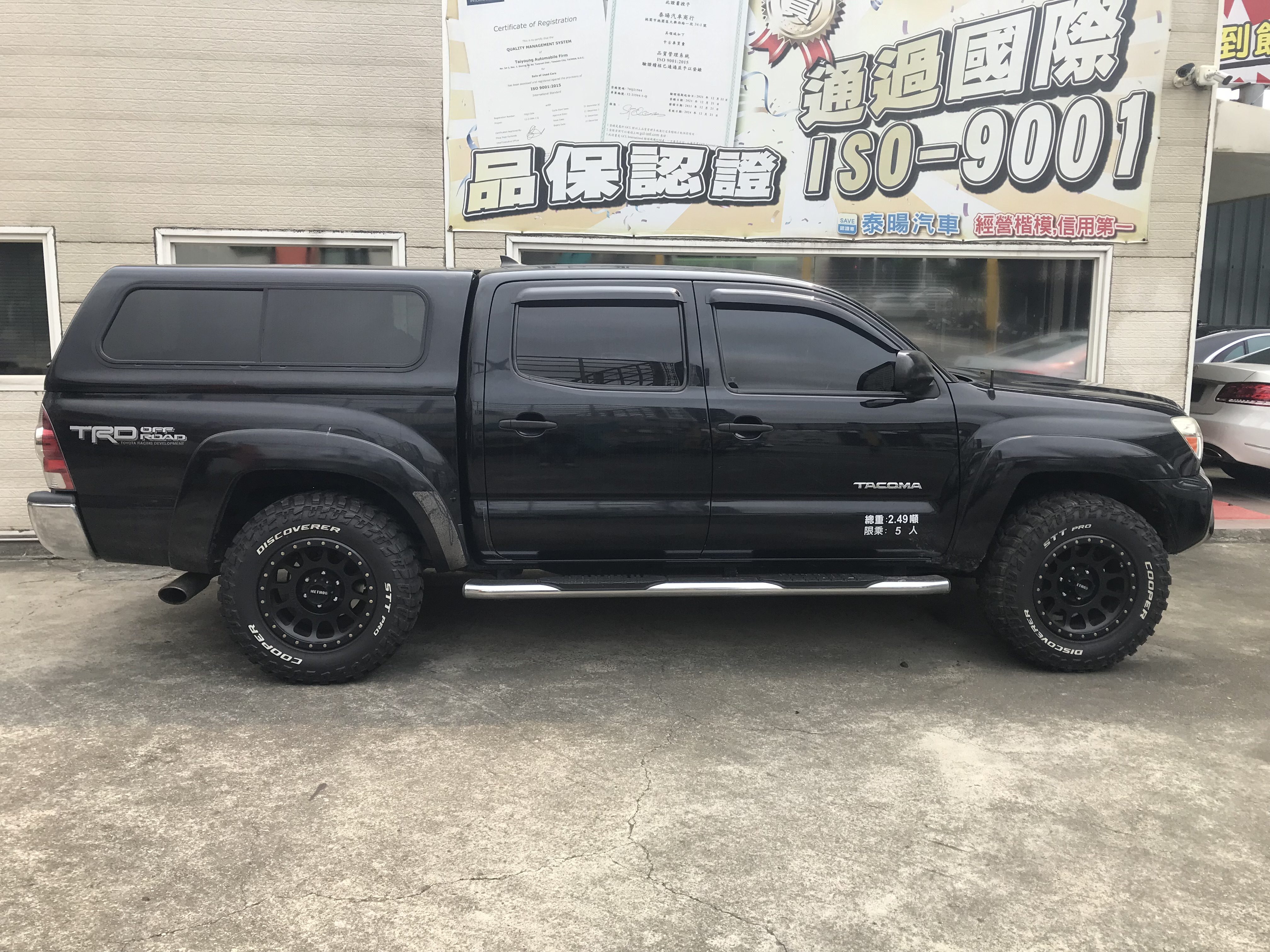2011 TOYOTA TACOMA 4.0 4X4 Off-Road版 #里程少 #原鈑件 #安卓機 #trd排氣管 #mt胎越野圈 #側踏板 #後廂蓋 #拖車勾 請直接來電 ☎ : 0９80-558-999 (訊息回覆較慢)  第3張相片