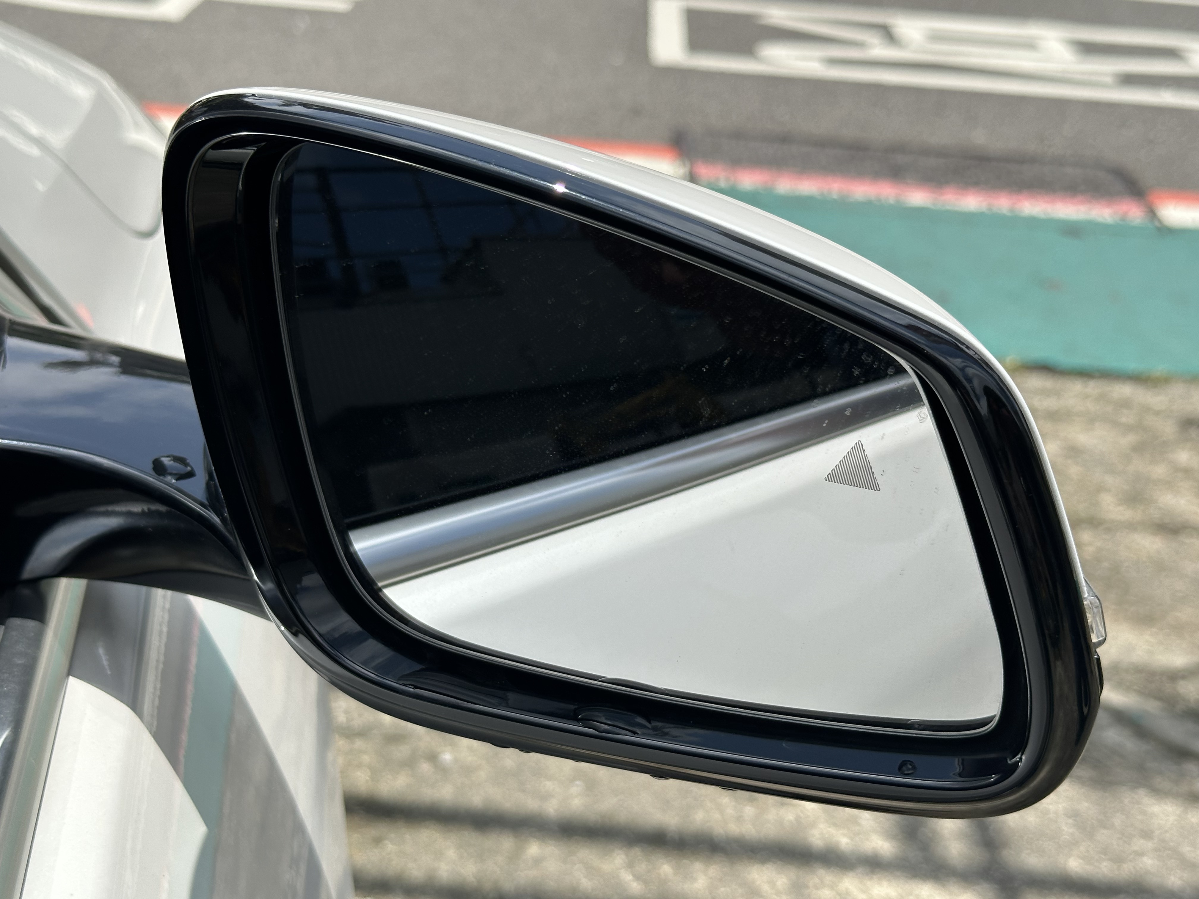 2020 BMW F40 118i Edition Sport #僅跑4萬 #全車原鈑件 #1.5T省油省稅 #女用車庫車 #固定洗車打腊 #輪胎9成新 請直接來電 ☎ : 0９80-558-999 (訊息回覆較慢)  第10張相片