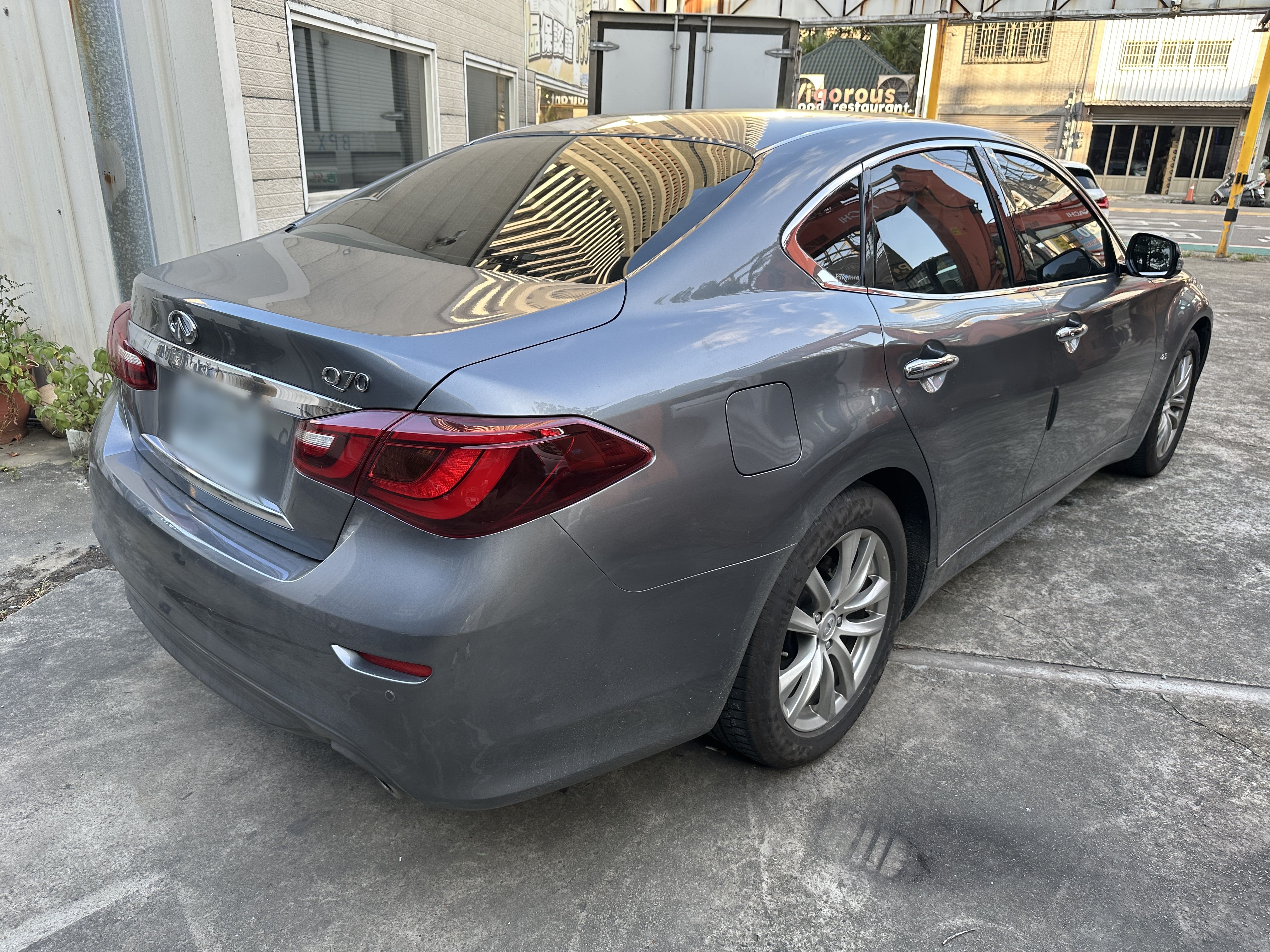 2017 Infiniti Q70 2.5 V6 旗艦版 #僅跑9萬 #一手車 #原鈑件 #原廠保養 #ACC #車道偏移預防#環景 #BOSE喇叭 #請直接來電 ☎ : 0９80-558-999 (訊息回覆較慢)  第2張相片