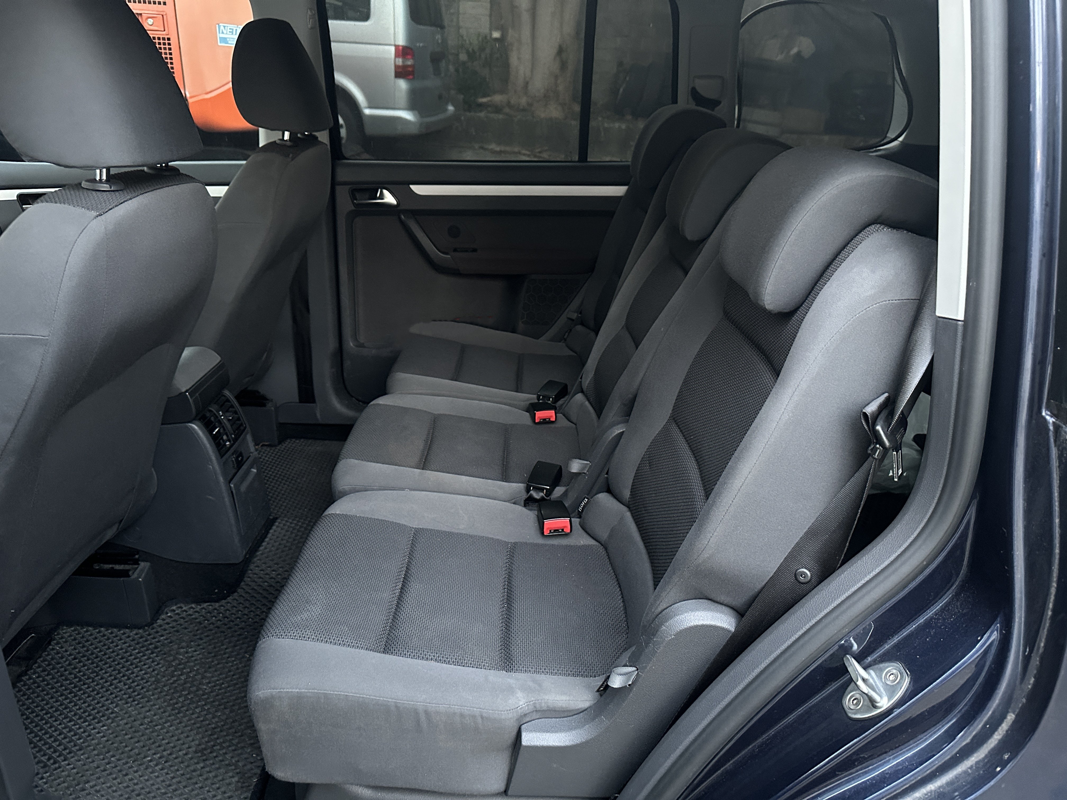 2012 Volkswagen 福斯 Touran 土狼 1.6 TDI #7人座 #僅跑16萬 #維修保養工單齊全 ☎服務專線 : 0９80-558-999 LINE ID:Used-Cars 黃文遠  第4張相片