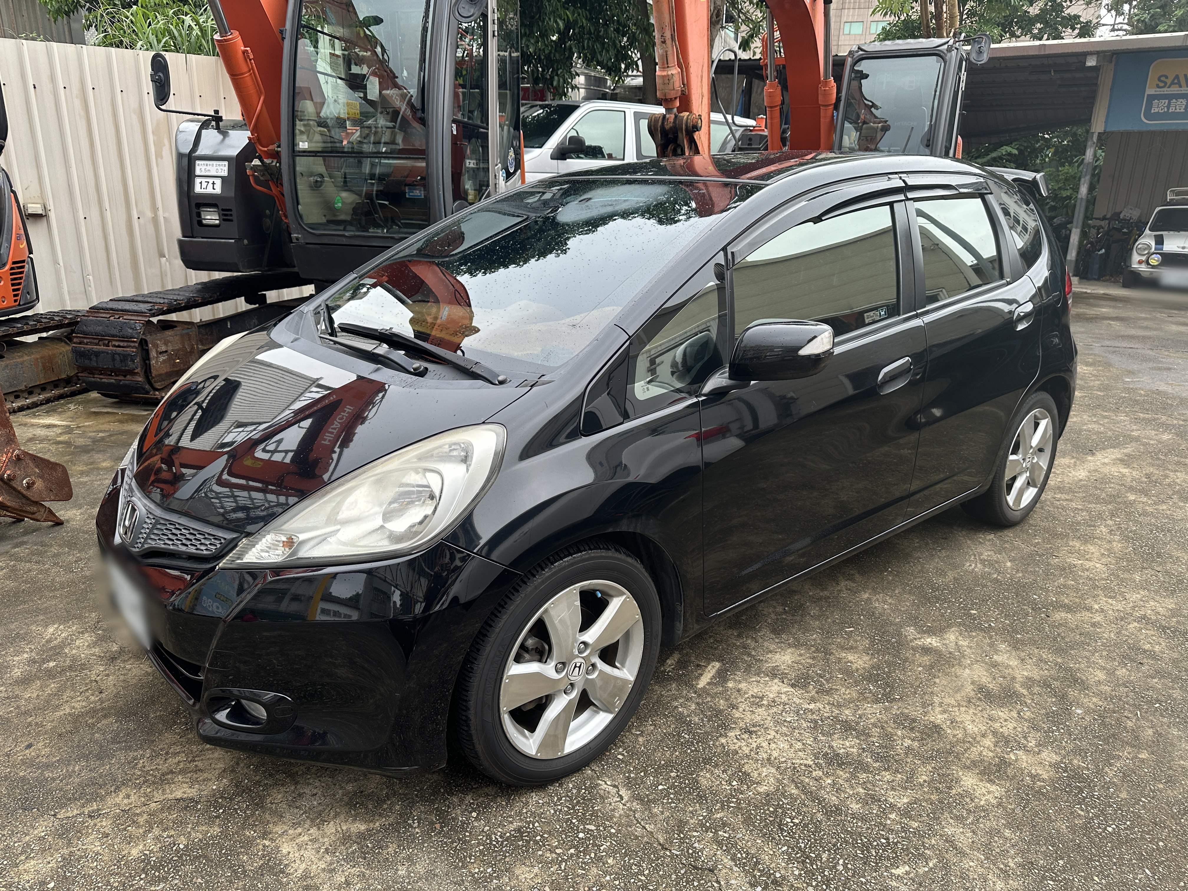 2011年 Honda 本田 Fit VTi-S 1.5 五門掀背小車 世界上最強功能小型車 車室空間極大化機械空間極小化 ☎服務專線 : 0９80-558-999 LINE ID:Used-Cars 黃文遠  第1張相片
