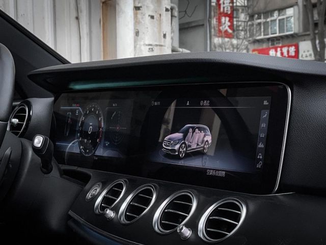 Mercedes-Benz/賓士 E-CLASS  第18張相片