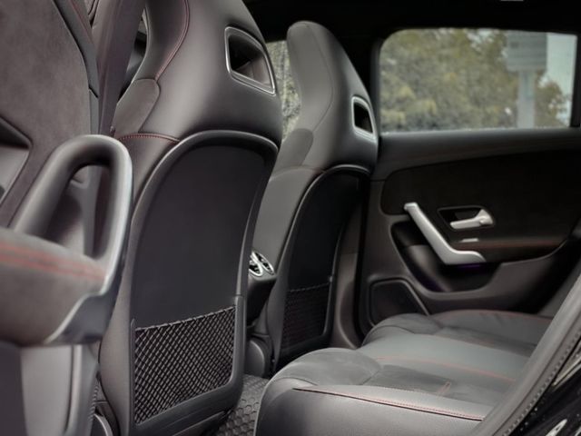 Mercedes-Benz/賓士 CLA35  第13張相片
