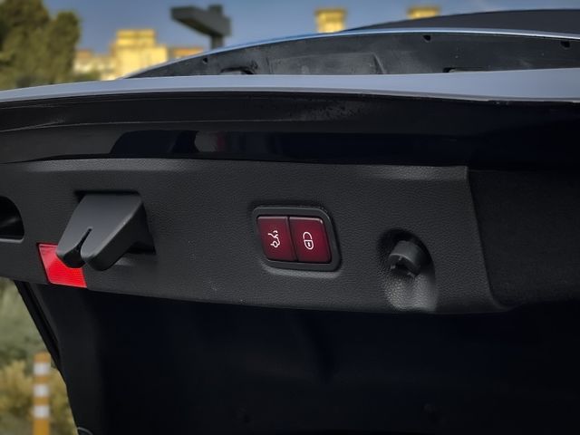 Mercedes-Benz/賓士 CLS-CLASS  第8張相片