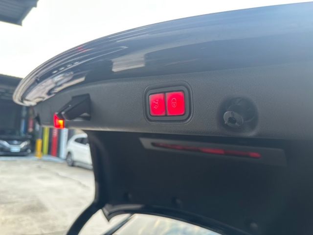 Mercedes-Benz/賓士 E-CLASS  第1張相片