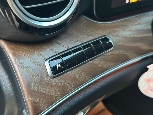 Mercedes-Benz/賓士 E-CLASS  第8張相片