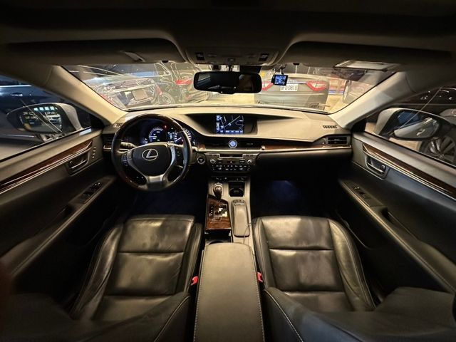 Lexus ES  第1張相片