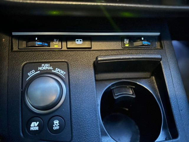 Lexus ES  第14張相片