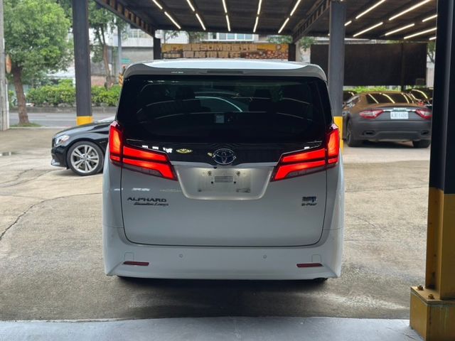 Toyota ALPHARD  第2張相片