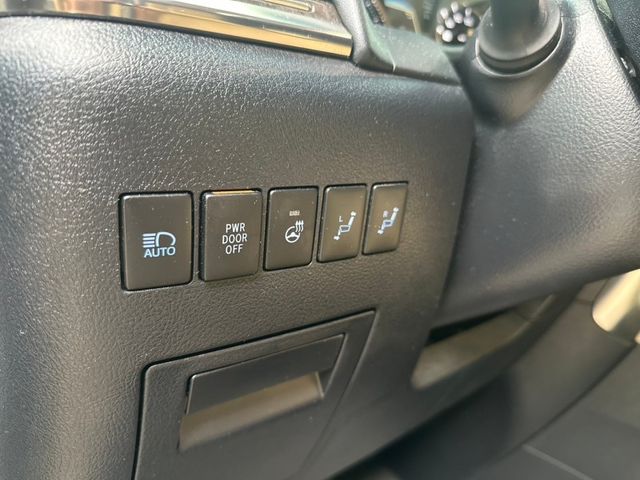 Toyota ALPHARD  第9張相片