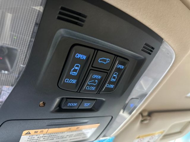 Toyota ALPHARD  第13張相片