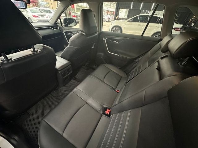 Toyota RAV4  第17張相片