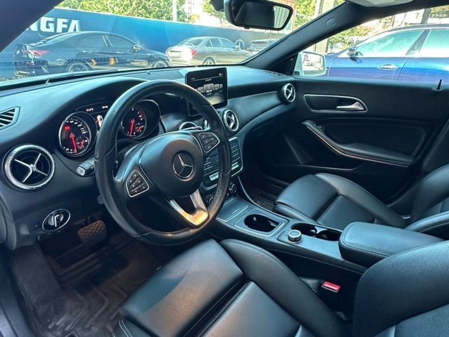 Mercedes-Benz/賓士 CLA250  第2張相片