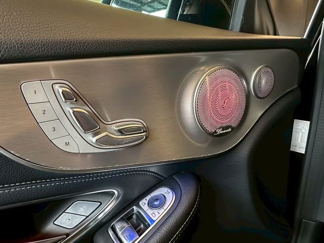 Mercedes-Benz/賓士 C300  第9張相片