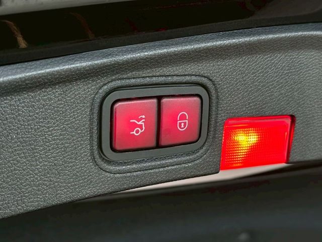 Mercedes-Benz/賓士 C300  第15張相片