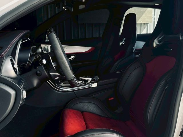 Mercedes-Benz/賓士 C63 AMG  第7張相片