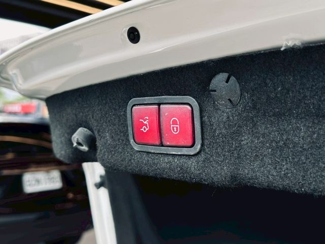 Mercedes-Benz/賓士 C63 AMG  第12張相片