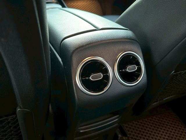 Mercedes-Benz/賓士 GLA180  第10張相片