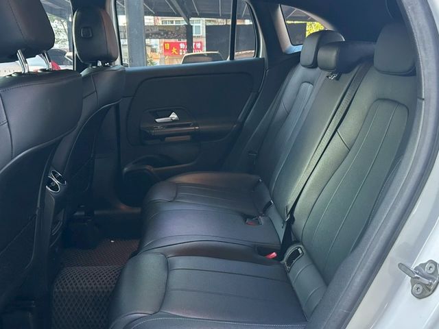 Mercedes-Benz/賓士 GLA180  第11張相片