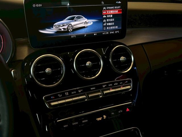 Mercedes-Benz/賓士 C200  第11張相片