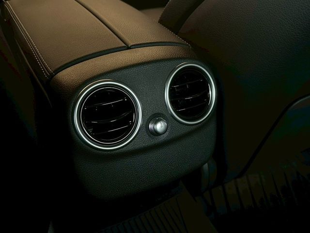 Mercedes-Benz/賓士 C200  第13張相片