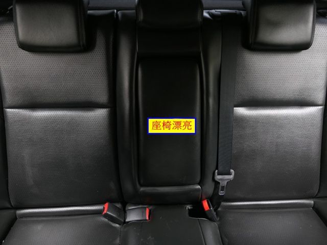 1年僅跑1萬，SUM+YES雙認證，100%原鈑件，售後SUM全台保固，已裝最新型安卓機影音組，內裝乾淨，漂亮好車~  第11張相片
