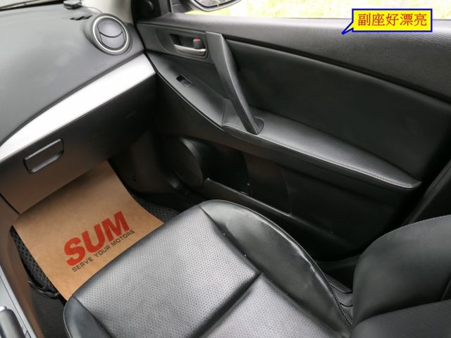 1年僅跑1萬，SUM+YES雙認證，100%原鈑件，售後SUM全台保固，已裝最新型安卓機影音組，內裝乾淨，漂亮好車~  第14張相片