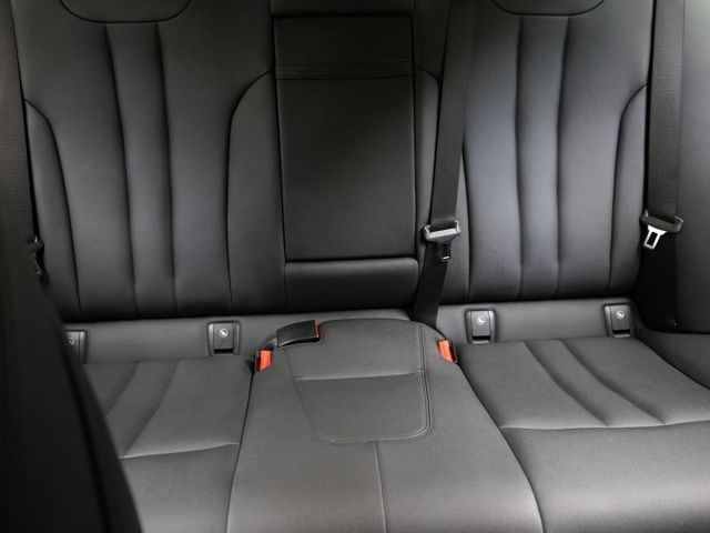G30，地下室車庫車，少跑，SUM+YES雙認證，全台保固，整車就是美麗如新，歡迎預約，鑑賞，包你一看就喜歡~  第9張相片