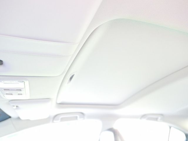 高階安卓機，頂級車款，配備滿滿，SUM+YES雙認證，全台保固，少跑，北台灣我最美，可全額貸款唷~  第17張相片