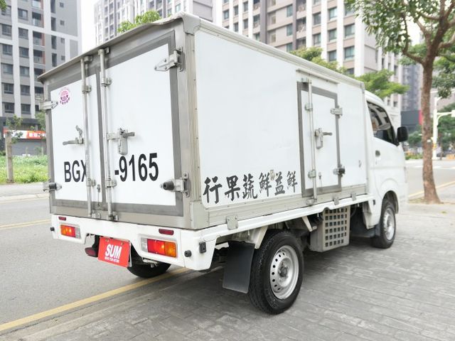 -5度，100%原鈑件，長途在開，引擎好安靜，SUM+YES雙認證，車況非常好，可全額貸款唷~  第3張相片