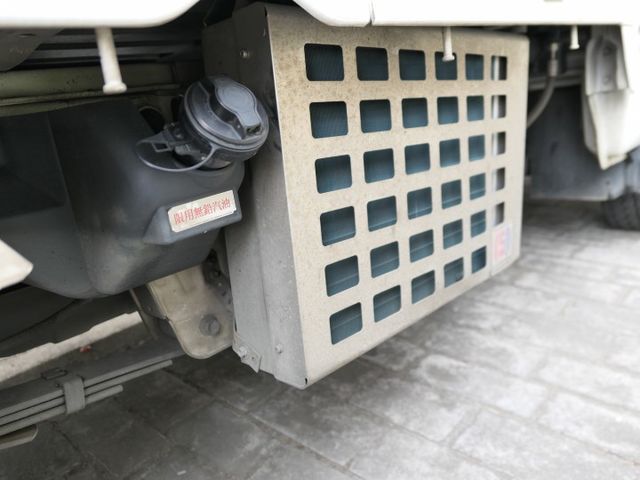 -5度，100%原鈑件，長途在開，引擎好安靜，SUM+YES雙認證，車況非常好，可全額貸款唷~  第18張相片