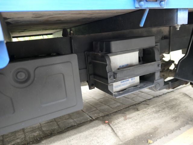 100%原鈑件，原廠用車，品質第一，SUM+YES雙認證，最高2年/5萬全台保固，好漂亮，可全額貸款唷~  第15張相片