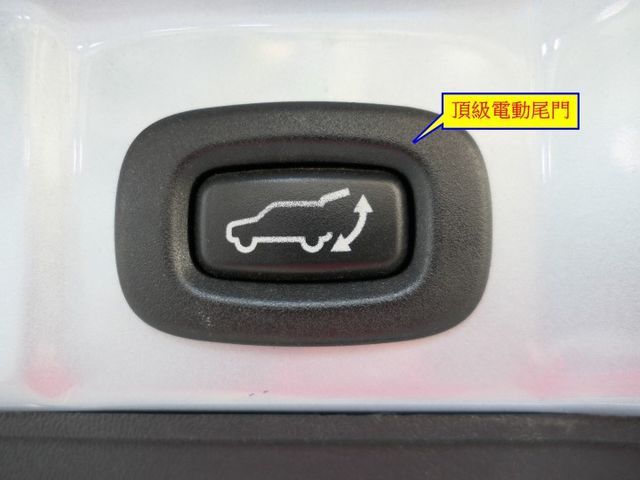 頂級電動尾門，1年僅跑1.3萬，SUM認證車，車況很好，超值好車，可全額貸款唷~  第6張相片