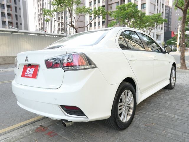 100%原鈑件，1年僅跑1.3萬，SUM+YES雙認證，全台保固，車主很顧車，可以全額貸款唷~  第3張相片
