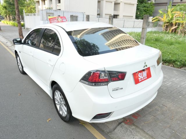 100%原鈑件，1年僅跑1.3萬，SUM+YES雙認證，全台保固，車主很顧車，可以全額貸款唷~  第4張相片