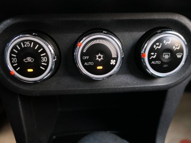100%原鈑件，1年僅跑1.3萬，SUM+YES雙認證，全台保固，車主很顧車，可以全額貸款唷~  第15張相片