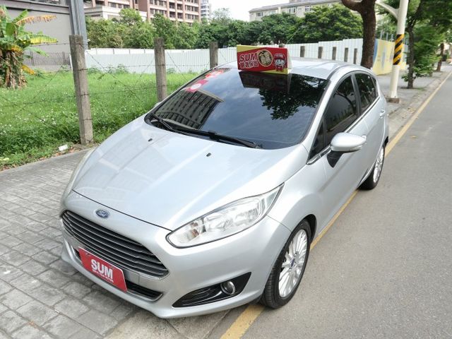 1.0稅金僅8640元，安卓機，i-KEY 配備滿滿，SUM認證車，全台保固，車況非常好，可以全額貸款唷~  第1張相片
