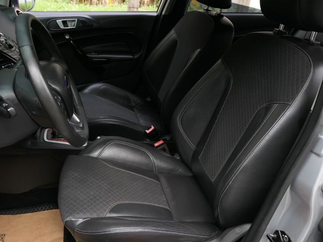 1.0稅金僅8640元，安卓機，i-KEY 配備滿滿，SUM認證車，全台保固，車況非常好，可以全額貸款唷~  第9張相片