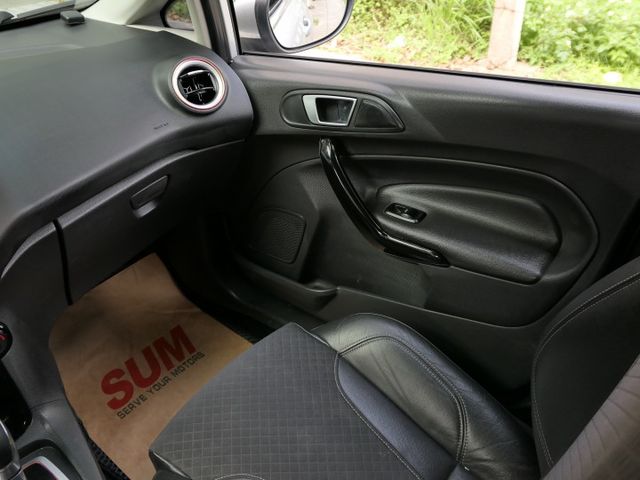 1.0稅金僅8640元，安卓機，i-KEY 配備滿滿，SUM認證車，全台保固，車況非常好，可以全額貸款唷~  第14張相片