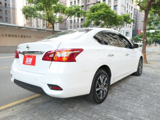 100%原版件，高階車款，配備滿滿，SUM+YES雙認證，最高2年/5萬全台保固，好美，可全額貸款唷~  第3張相片
